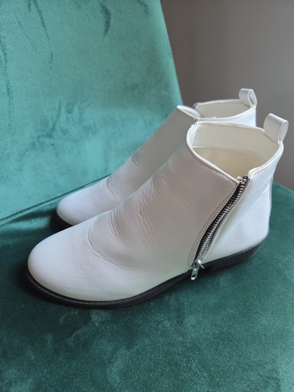 Women’s White Zip Ankle Boots, Size 10